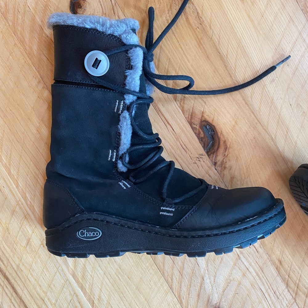 Chaco black fleece lined leather snow boot